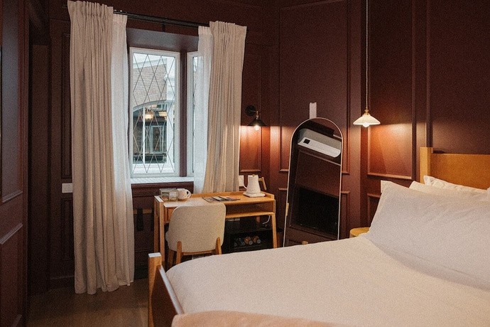 Imagen de la habitación del Hotel Morado. Foto 15