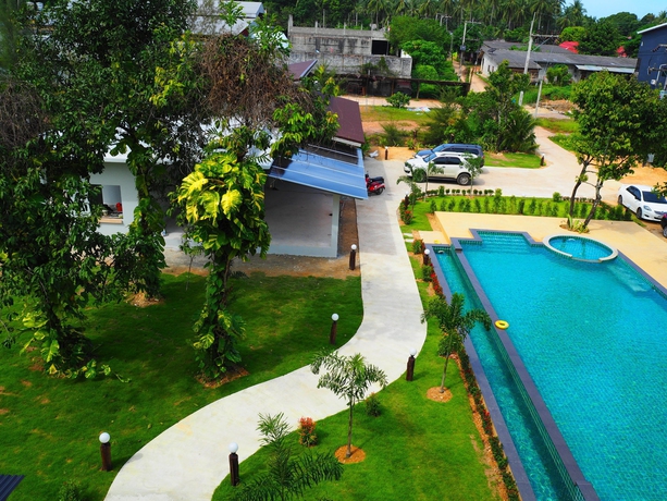 Imagen de la piscina del Hotel Morakot Lanta Resort. Foto 16