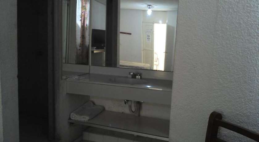 Imagen de la habitación del Hotel Morales Inn. Foto 6