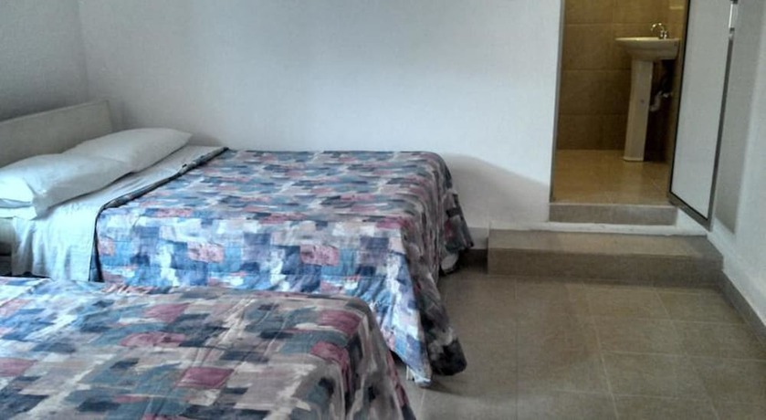 Imagen de la habitación del Hotel Morales Inn. Foto 9
