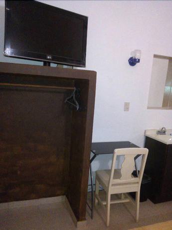 Imagen de la habitación del Hotel Morales Inn. Foto 10