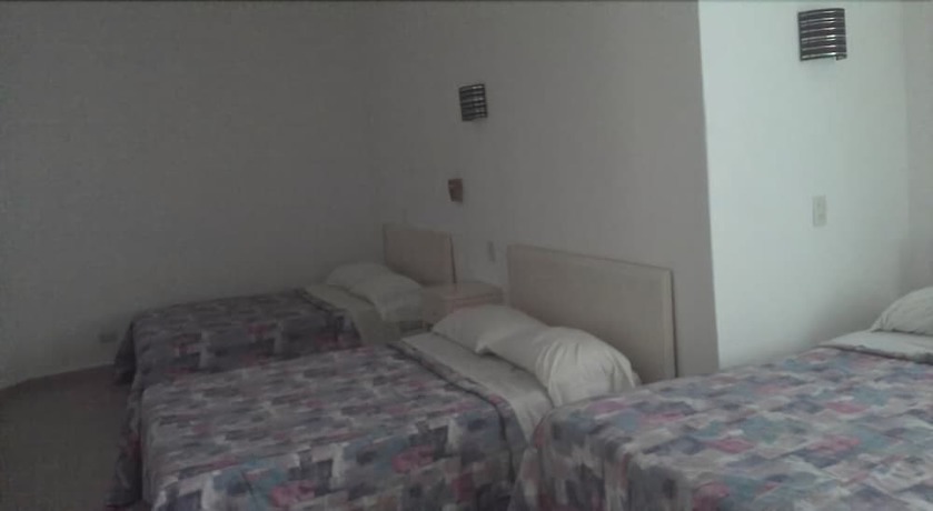 Imagen de la habitación del Hotel Morales Inn. Foto 17