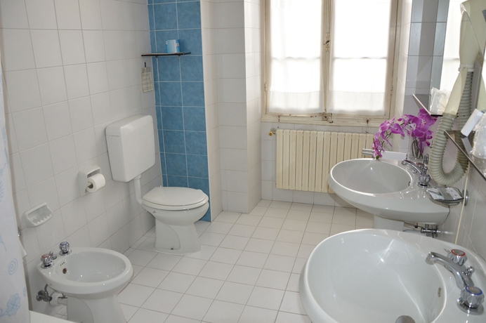Imagen de la habitación del Hotel Morandi, San Remo. Foto 13