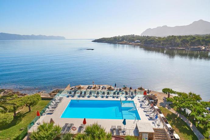 Imagen de la piscina del Hotel More, Alcudia. Foto 16