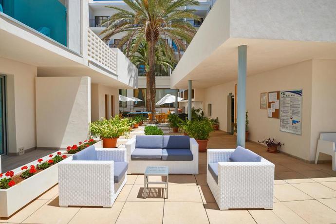 Imagen de los exteriores del Hotel More, Alcudia. Foto 7