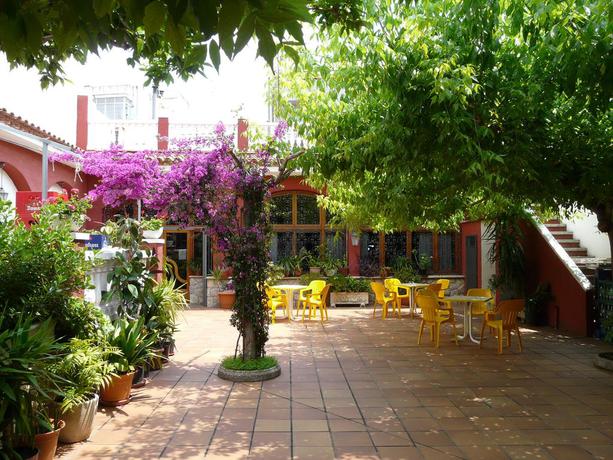 Imagen de los exteriores del Hotel Morell. Foto 6