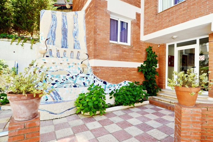 Imagen de los exteriores del Hotel Moremar. Foto 7