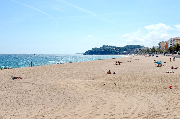 Imagen de los exteriores del Hotel Moremar. Foto 8