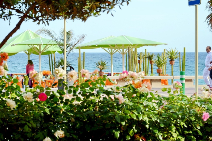 Imagen de los exteriores del Hotel Moremar. Foto 10