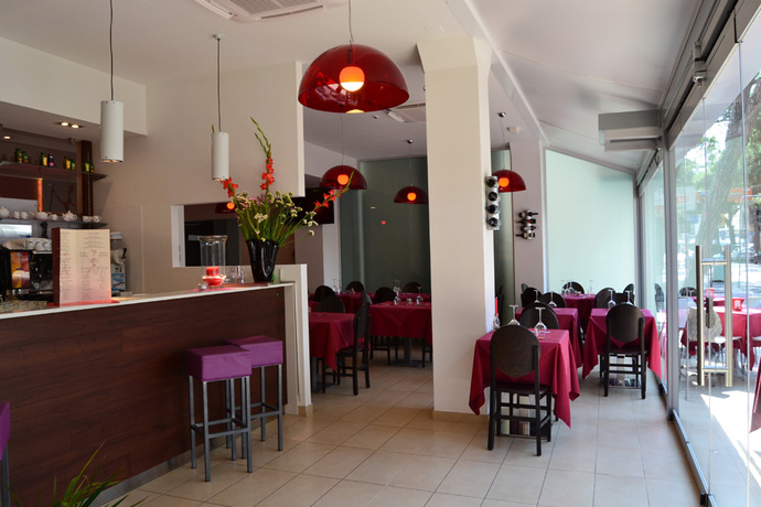 Imagen del bar/restaurante del Hotel Morena. Foto 3