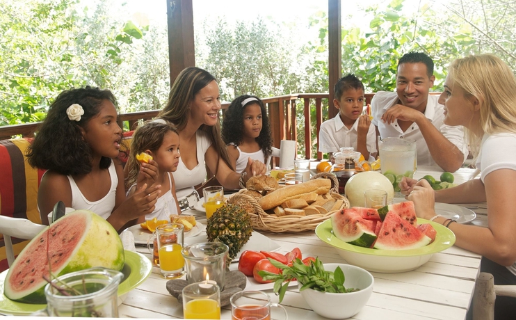 Imagen del bar/restaurante del Hotel Morena Resort. Foto 2