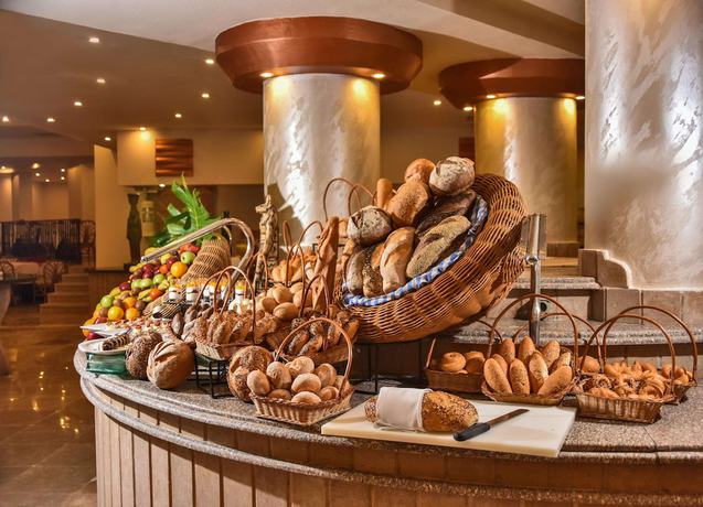 Imagen del bar/restaurante del Hotel Moreno Horizon Spa and Resort. Foto 3