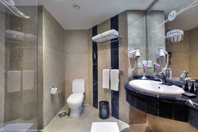 Imagen de la habitación del Hotel Moreno Horizon Spa and Resort. Foto 10