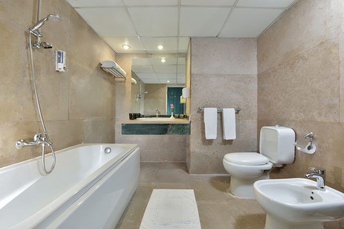 Imagen de la habitación del Hotel Moreno Horizon Spa and Resort. Foto 11