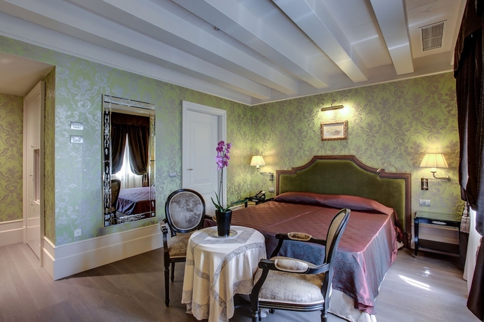 Imagen de la habitación del Hotel Moresco, Venecia. Foto 10