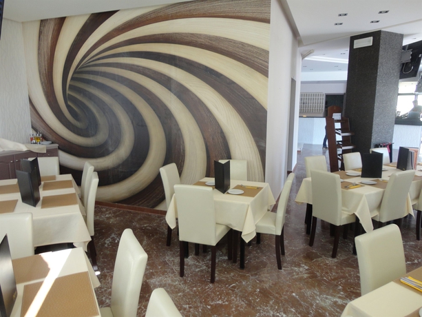Imagen del bar/restaurante del Hotel Morfeas, Kavos. Foto 6