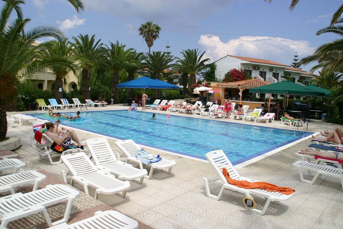 Imagen de la piscina del Hotel Morfeas, Kavos. Foto 14