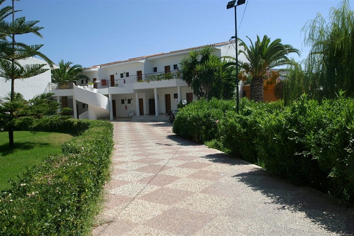 Imagen de los exteriores del Hotel Morfeas, Kavos. Foto 11