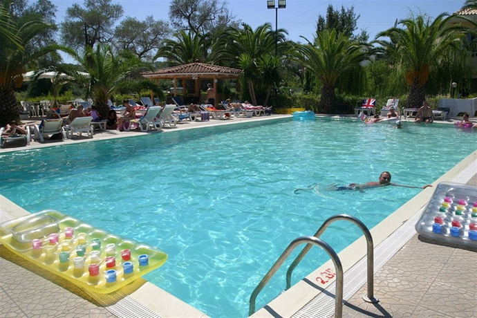 Imagen de la piscina del Hotel Morfeas, Kavos. Foto 15