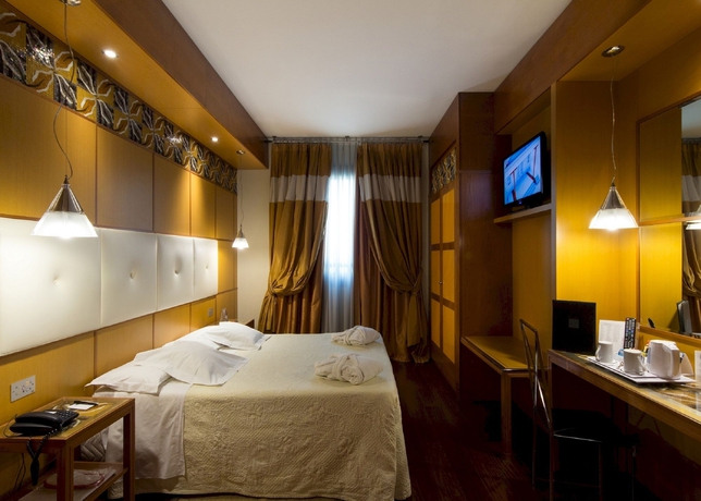 Imagen de la habitación del Hotel Morfeo, Mil&aacute;n. Foto 6