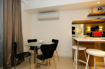 Imagen de la habitación del Hotel Morgan Suites. Foto 7