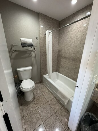 Imagen general del Hotel Morganhill Inn Motel. Foto 3