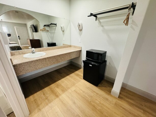Imagen de la habitación del Hotel Morganhill Inn Motel. Foto 10