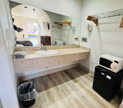 Imagen de la habitación del Hotel Morganhill Inn Motel. Foto 12