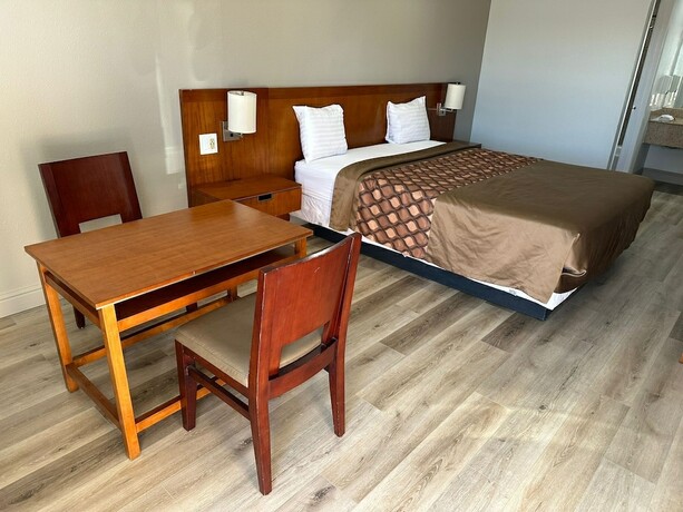 Imagen general del Hotel Morganhill Inn Motel. Foto 8