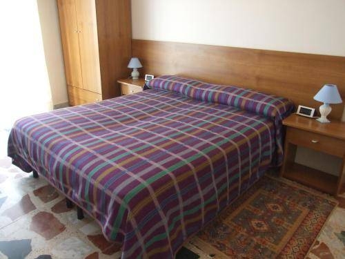 Imagen de la habitación del Hotel Morgantina. Foto 12