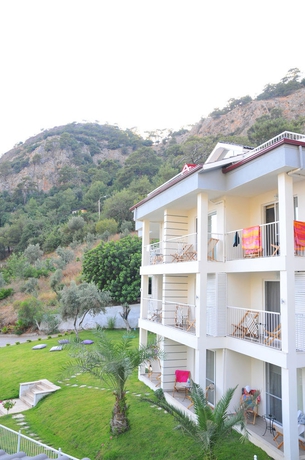 Imagen de los exteriores del Hotel Morina. Foto 11