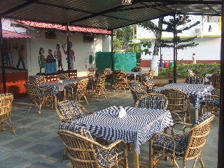 Imagen del bar/restaurante del Hotel Morjim Beach Resort. Foto 9