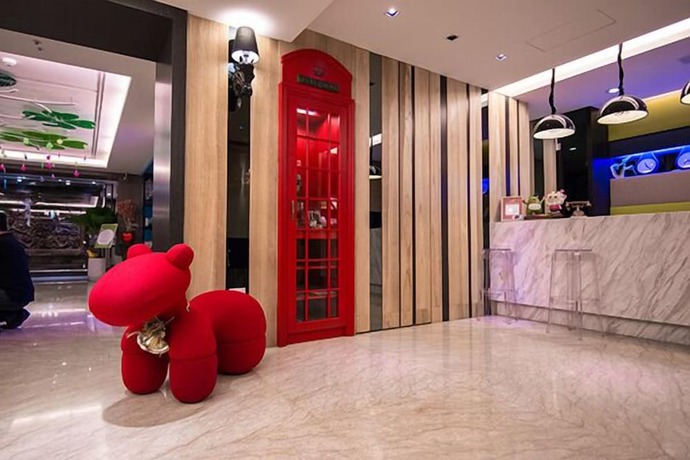 Imagen de los interiores del Hotel Morn Sun. Foto 18