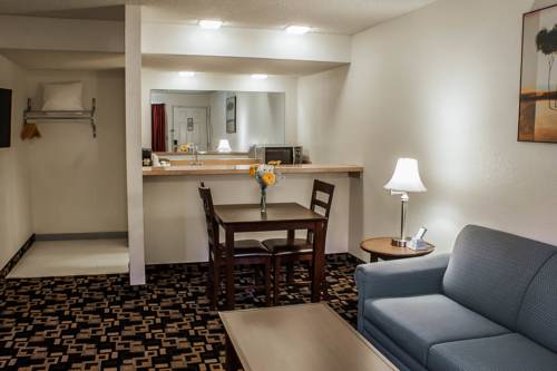 Imagen de la habitación del Hotel MorningGlory Inn and Suites. Foto 7