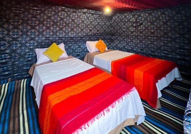 Imagen de la piscina del Hotel Moroccan Desert Camp. Foto 10