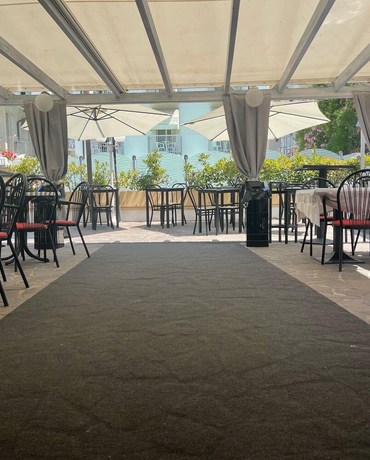 Imagen de los interiores del Hotel Moroni. Foto 12