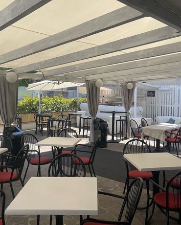 Imagen de los interiores del Hotel Moroni. Foto 15