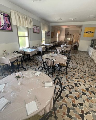 Imagen de los interiores del Hotel Moroni. Foto 17