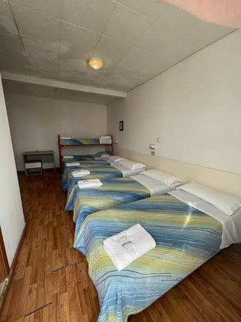 Imagen de la habitación del Hotel Moroni. Foto 5