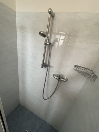 Imagen de la habitación del Hotel Moroni. Foto 6