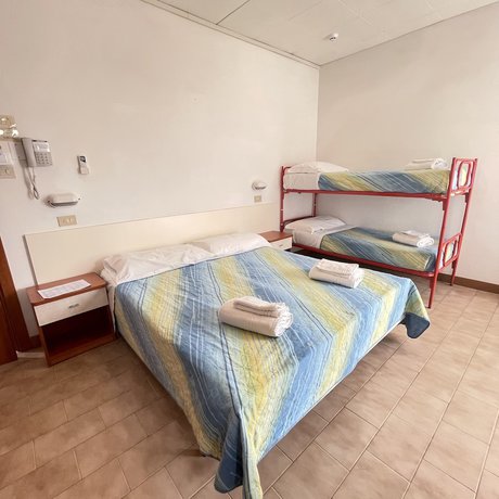 Imagen de la habitación del Hotel Moroni. Foto 9