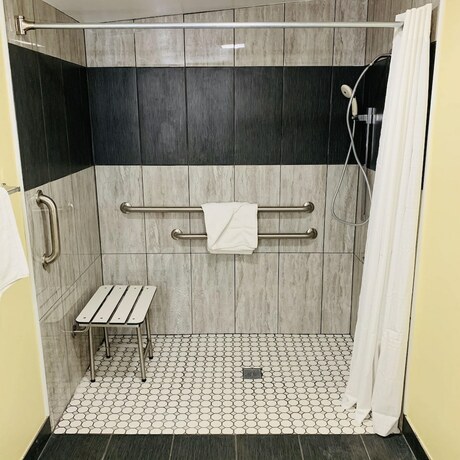 Imagen de la habitación del Hotel Morro Bay Beach Inn. Foto 6