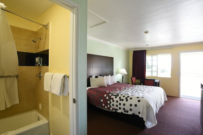 Imagen de la habitación del Hotel Morro Bay Beach Inn. Foto 9