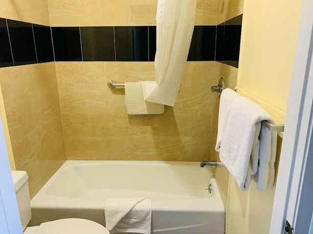 Imagen de la habitación del Hotel Morro Bay Beach Inn. Foto 10