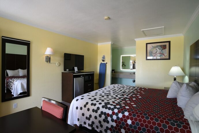 Imagen de la habitación del Hotel Morro Bay Beach Inn. Foto 11