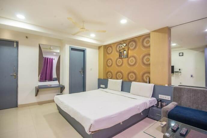 Imagen de la habitación del Hotel Morya Regency. Foto 33