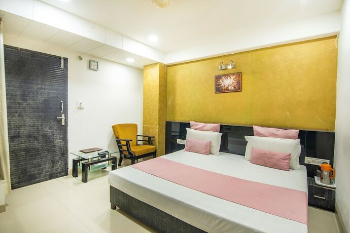 Imagen de la habitación del Hotel Morya Regency. Foto 37