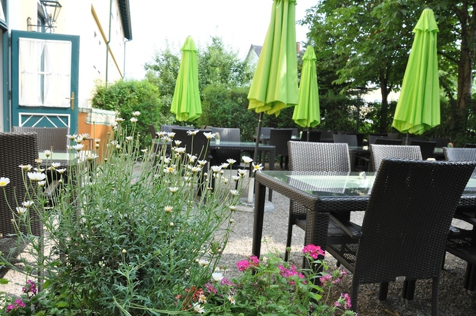 Imagen de los exteriores del Hotel Moser. Foto 14
