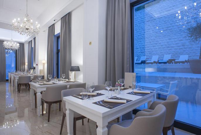 Imagen del bar/restaurante del Hotel Moskva, Budva. Foto 4