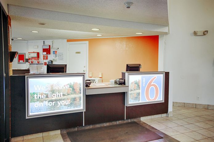 Imagen de los interiores del Hotel Motel 6 Albany, NY. Foto 16